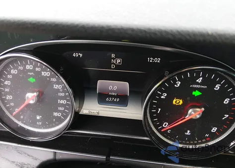 2018 Mercedes-Benz E 300 4Matic z USA, uszkodzony, nr VIN WDDZF4KB3JA355015